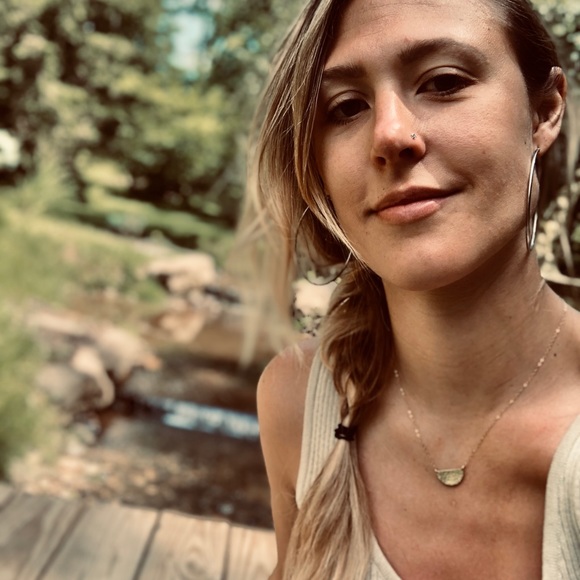 Meet your Posher, Elise - Picture 3 of 3